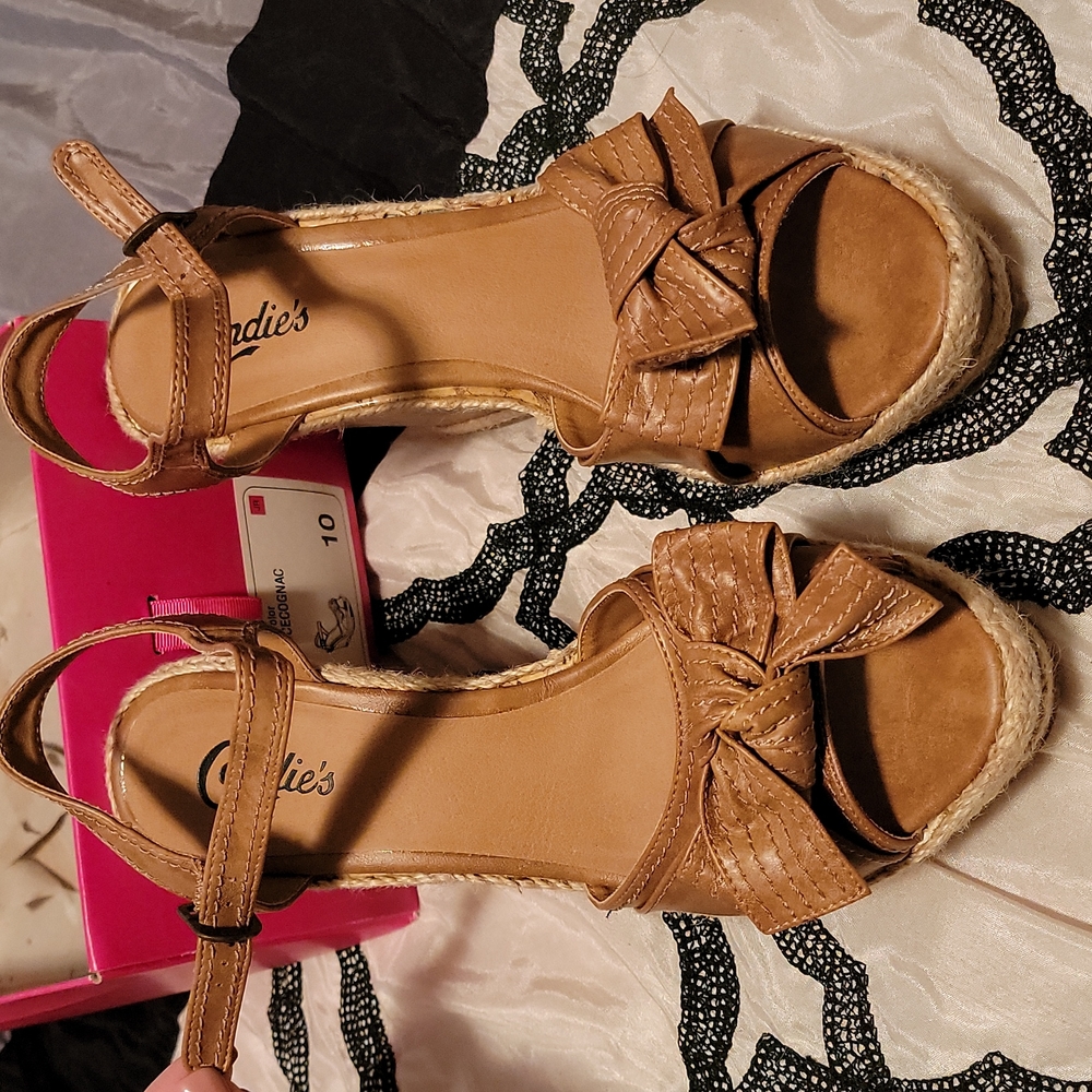 Brand new Candie's Sz 10